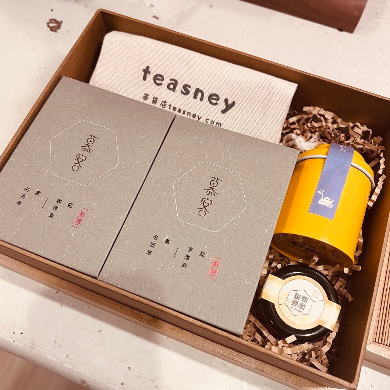 慕客蜂蜜茶葉禮盒 （ 台灣高山茶 、 紅玉紅茶、蜂蜜、桂花、束口袋 ） 1